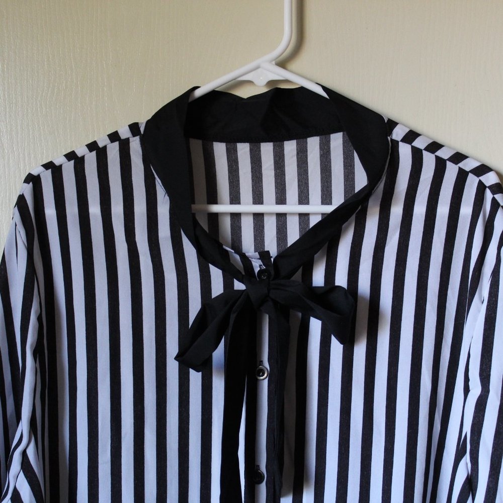 SHEIN PLUS HALLOWEEN CRISS CROSS BACK PINAFORE DRESS & SHIRT - Picture 5 of 7